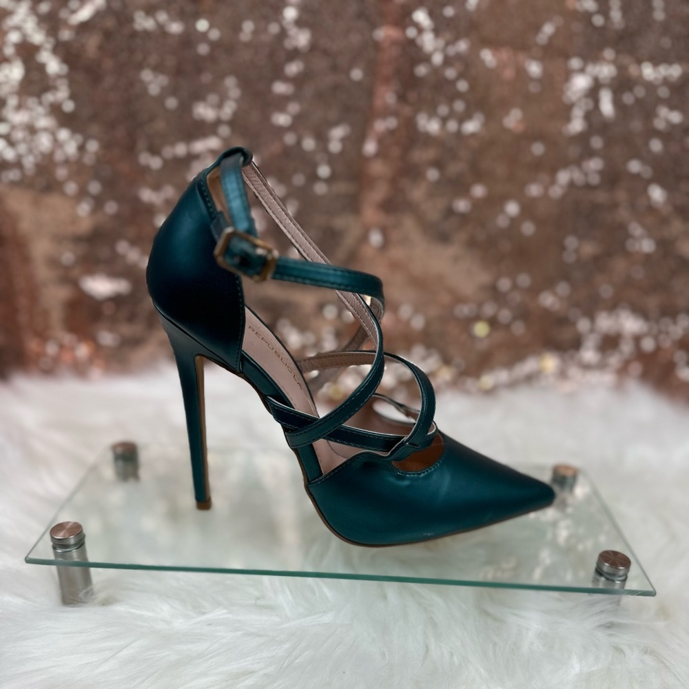 Size 7, Green Metallic Strappy Heels